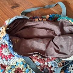 モチーフ繋ぎのバッグの画像