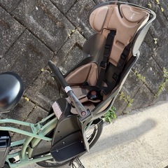 ブリヂストンの電動自転車（チャイルドシート付き）の画像