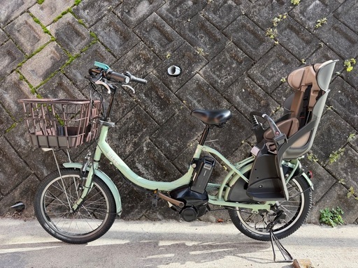 ブリヂストンの電動自転車（チャイルドシート付き）