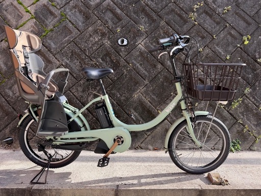 ブリヂストンの電動自転車（チャイルドシート付き）