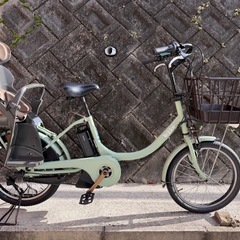 ブリヂストンの電動自転車（チャイルドシート付き）の画像