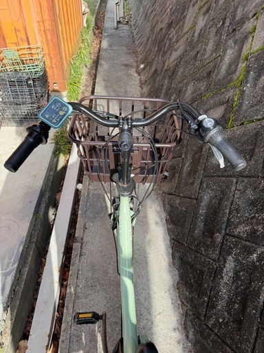 ブリヂストンの電動自転車（チャイルドシート付き）