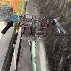 ブリヂストンの電動自転車（チャイルドシート付き）の画像