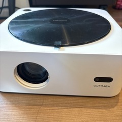 UltimeaのApollo P40プロジェクターの画像
