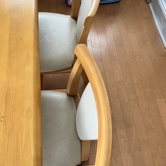 ダイニングテーブルの画像