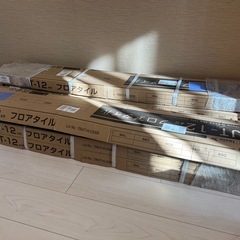 【お話中】フロアタイル　12枚×7箱　　の画像