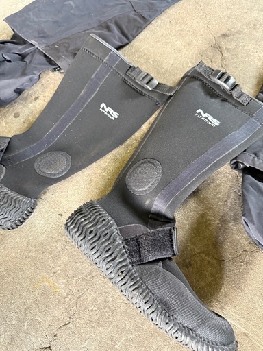 カヤック用品　ウェアー1式(3点)バウンダリーシューズ/レイブンパンツ 金沢市内手渡し限定