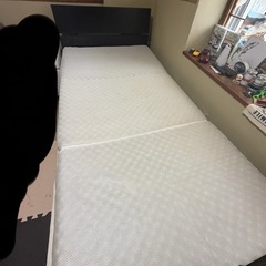 シングルベッド フレーム＋マットレス+カバー 【引き取り限定】の画像