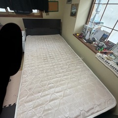 シングルベッド フレーム＋マットレス+カバー 【引き取り限定】の画像