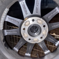 オートバックス製新品スタッドレスタイヤの画像