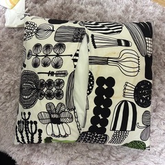 マリメッコクッション　白　黒の画像