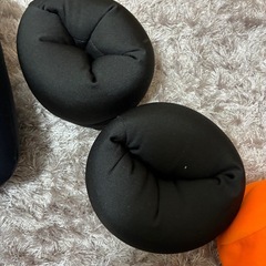 MOGU ビーズクッション　黒　ネックピロー　手首　足首の画像