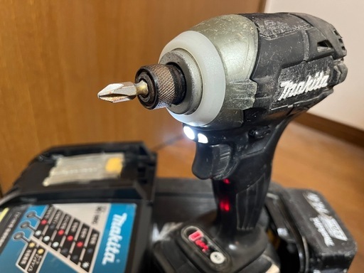 makita マキタ　TD137D　電動インパクトドライバー