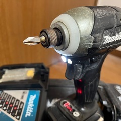 makita マキタ　TD137D　電動インパクトドライバーの画像