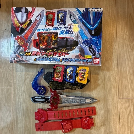 変身ベルトDX 仮面ライダーセイバー聖剣ソードライバー箱付き美品 (お