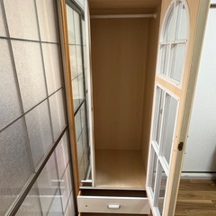 鏡付き洋服タンスの画像