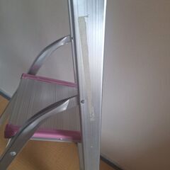 折り畳み式　三段脚立の画像