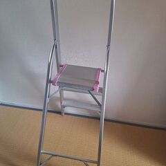 折り畳み式　三段脚立の画像