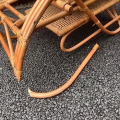 早い者勝ち　無料無人受け渡し　ラタンベッド　１箇所破損ありますの画像