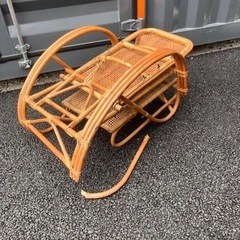 早い者勝ち　無料無人受け渡し　ラタンベッド　１箇所破損ありますの画像