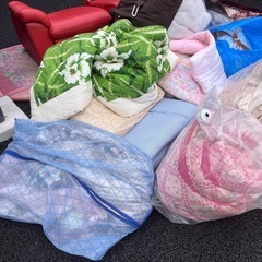 早い者勝ち　無料無人受け渡し　布団毛布とか色々の画像