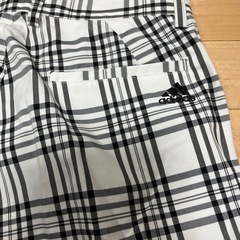 ゴルフ　adidasズボン　白×黒の画像