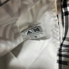 ゴルフ　adidasズボン　白×黒の画像