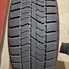 スタッドレスタイヤ4本(ナット付)の画像