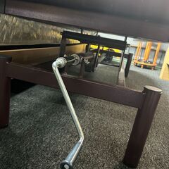 【3台あり】施術用 マッサージベッド／エステベッド 顔穴あり ブラウン 手動昇降式の画像