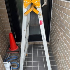 ［有料変更］ 脚立3本まとめて…の画像