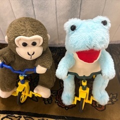 チャリゴリラとチャリカエルギミックぬいぐるみ
