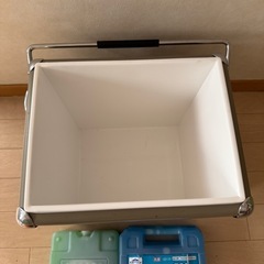 レトロ風クーラーボックスの画像