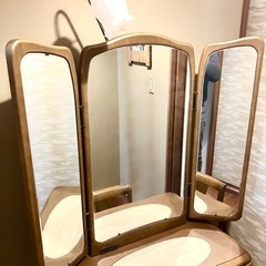 三面鏡ドレッサーの画像