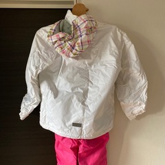 160cm :　kissmark（キスマーク）のホワイトとピンクのスキーウェアの画像