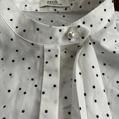 earth music&ecology 水玉模様リボン付き長袖ブラウスたの画像