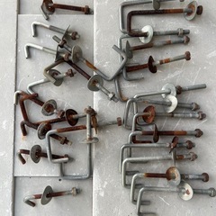 波板と金具の画像