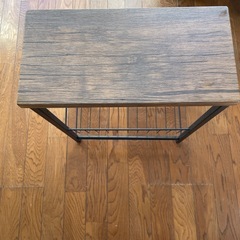 ベッド サイドテーブル  いろんな場所に使えます 綺麗な品物ですの画像