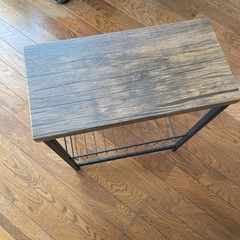 ベッド サイドテーブル  いろんな場所に使えます 綺麗な品物ですの画像