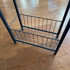 ベッド サイドテーブル  いろんな場所に使えます 綺麗な品物ですの画像