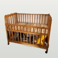 無料　木製ベビーベッドの画像