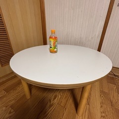 円形テーブルの画像