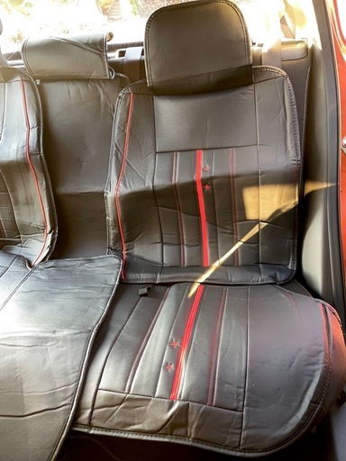未使用美品 スズキ スイフト 現行モデル シートカバー 全席セット スポーツタイプ？ ブラック レッド 黒 赤 SUZUKI