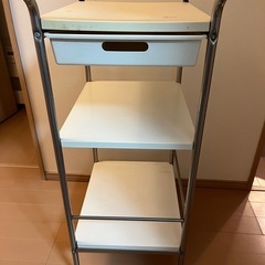 ⭐️無料　IKEA製2輪ワゴンの画像