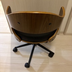 キャスター付き椅子　の画像