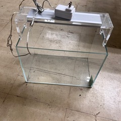 ガラス製水槽　　ライト付きの画像