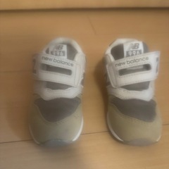 ニューバランス　子供　スニーカー　くつくつの画像
