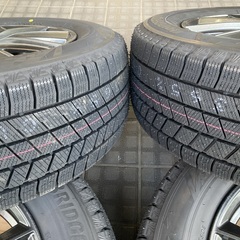 新品スタッドレスタイヤセット　BRIDGESTONE VRX3 215／60R16 アルミホイール付き4本の画像