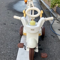 三輪車の画像