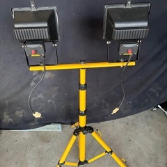 ハロゲン　投光器　500w 2灯式　中古　美品
の画像