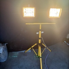 ハロゲン　投光器　500w 2灯式　中古　美品
の画像